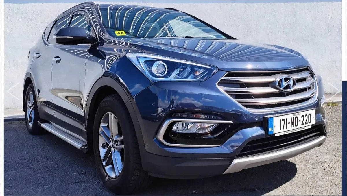 2017 Hyundai Santa Fe  7 Seater 4x4 - Image 2