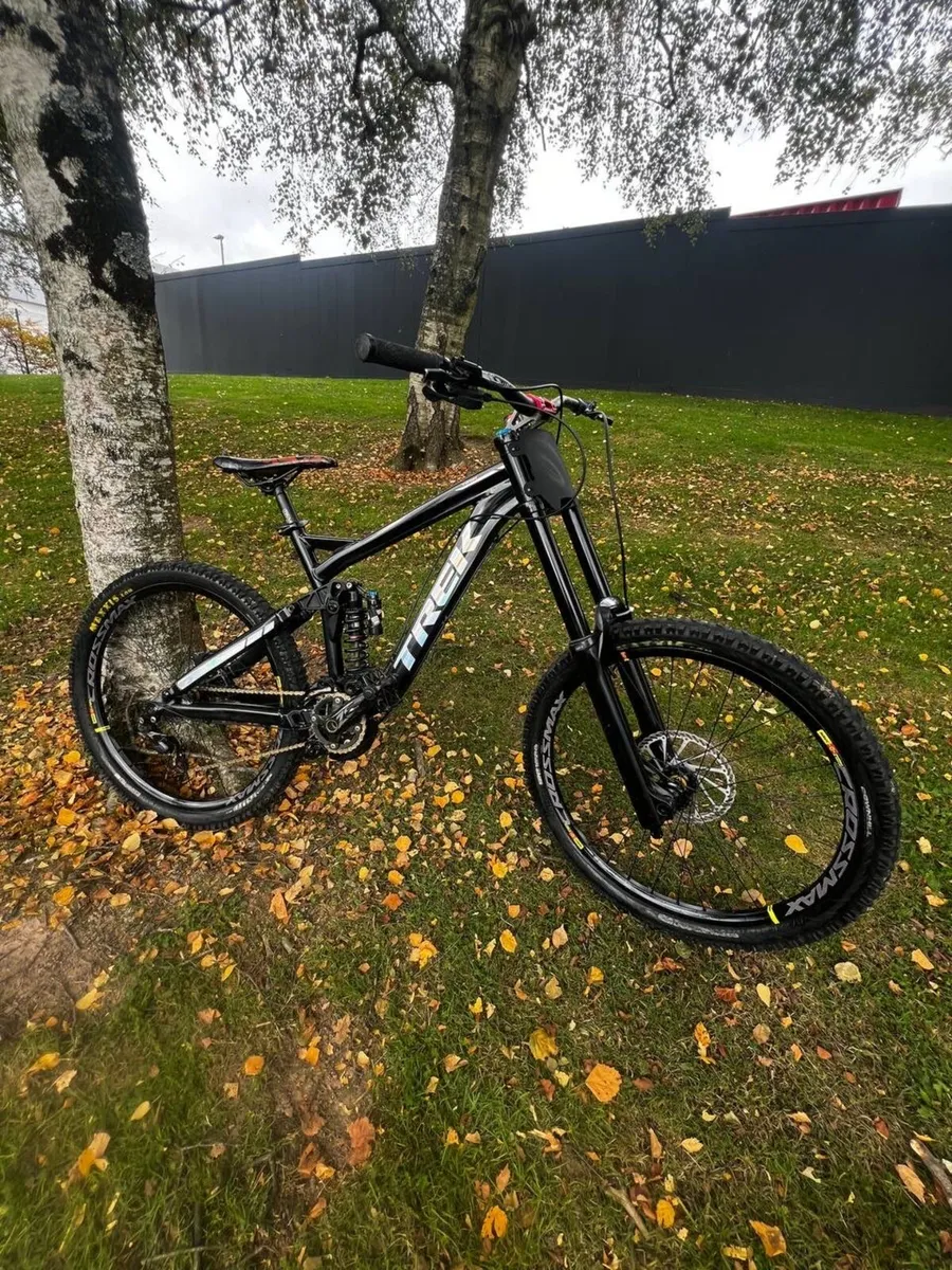 Downhill bike - Image 1