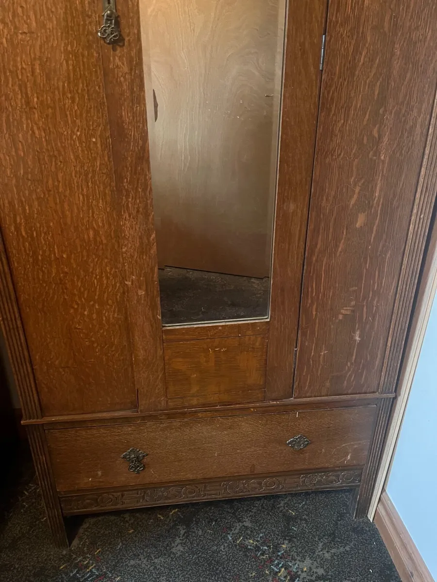Antique wardrobe - Image 3