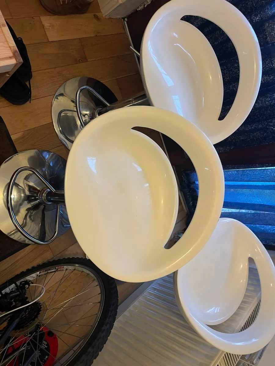 3 bar chairs - Image 1
