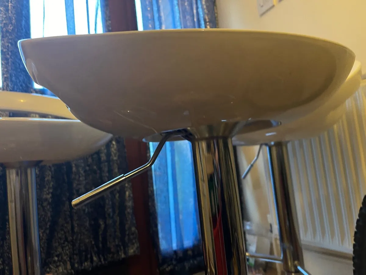 3 bar chairs - Image 4