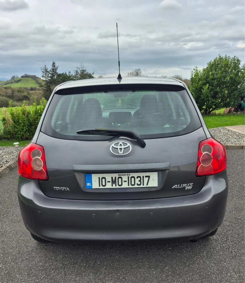 2010 Toyota Auris - Image 2