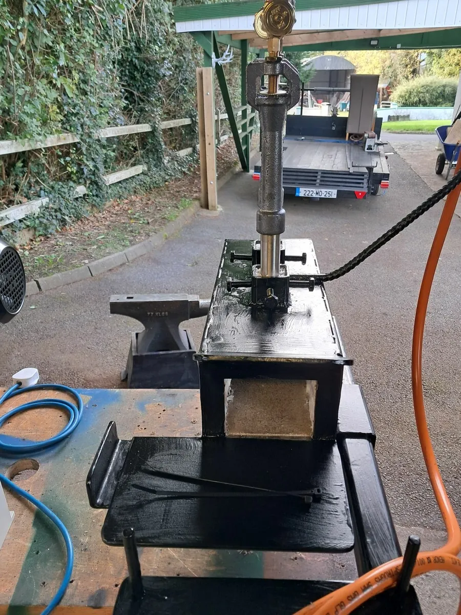 Blacksmith forge and grinder - Image 2