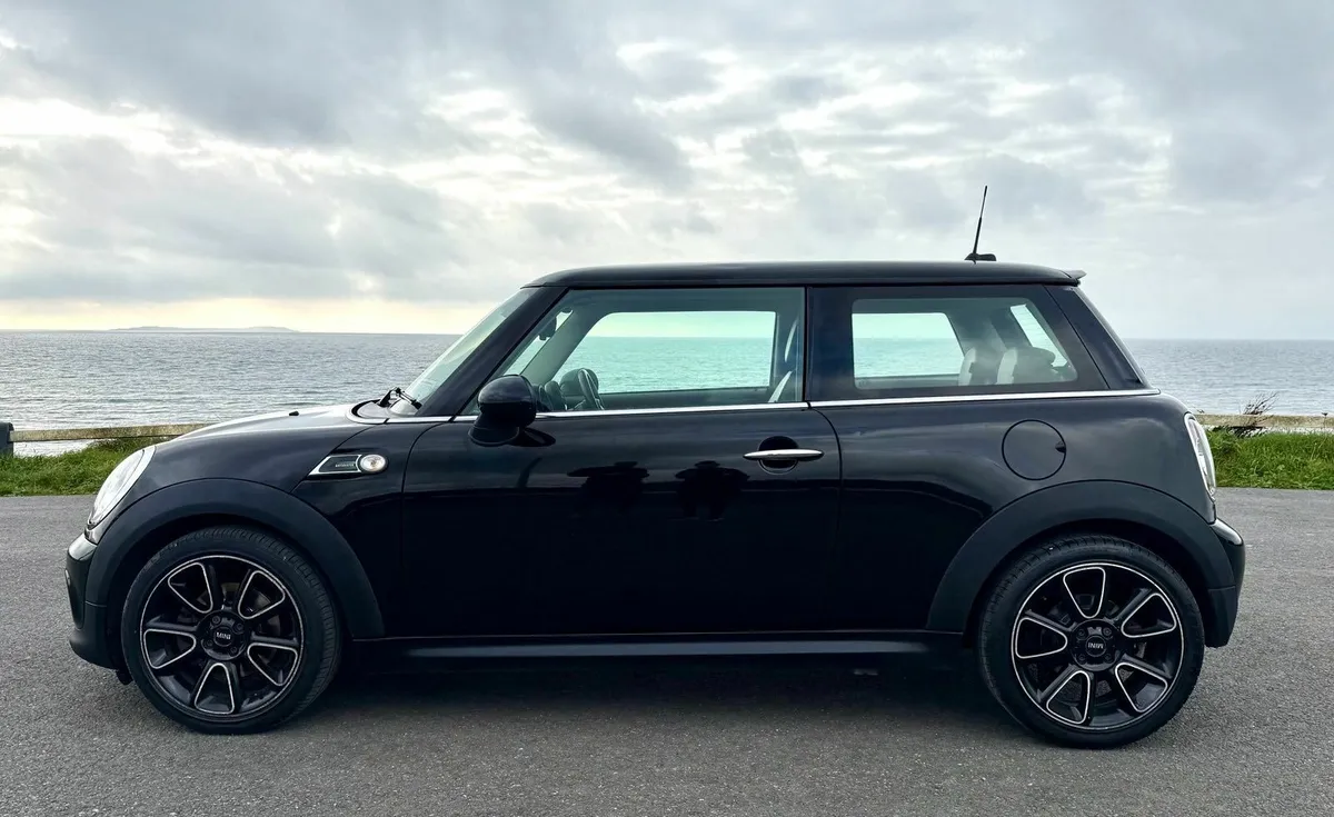 2013 MINI Cooper D 1.6 "Bayswater" Special Edition - Image 2