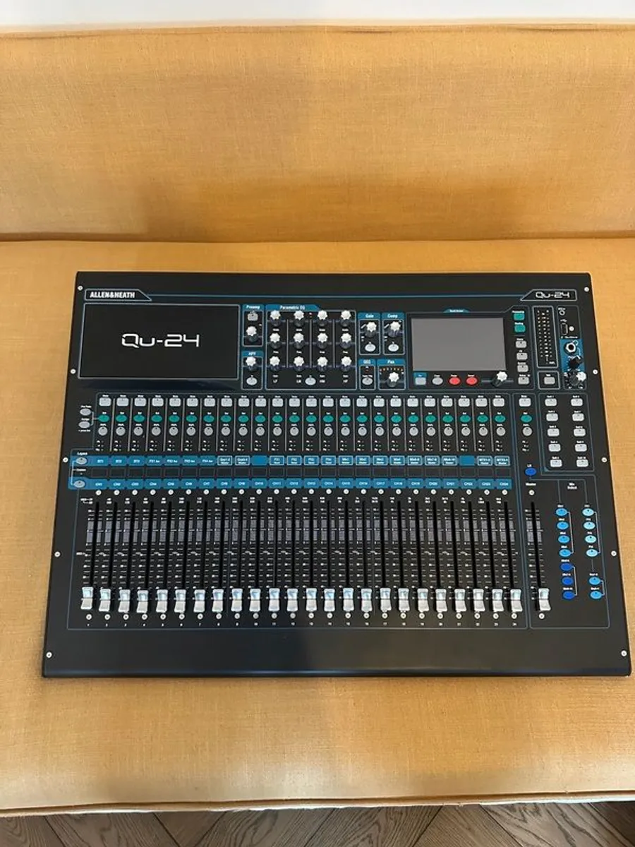 Allen and Heath QU-24 Digital Mixing Desk - Image 1