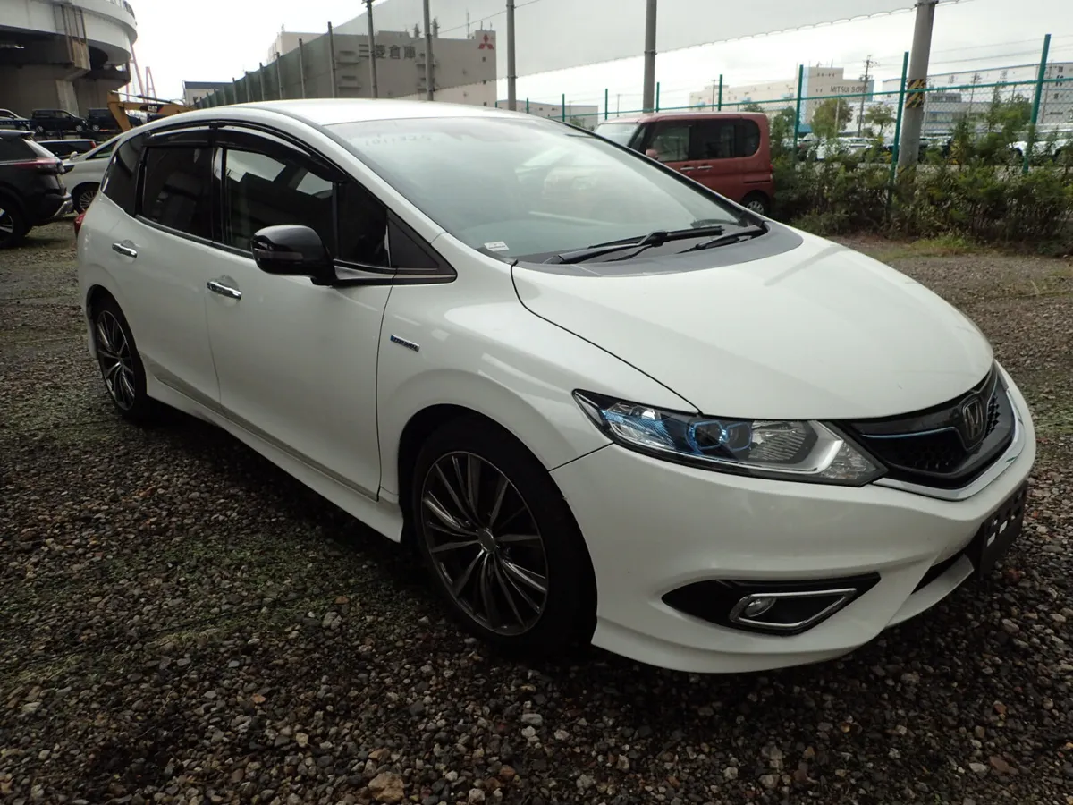 2016 Honda Jade 1.5 Hybrid 6 Seater - Image 2