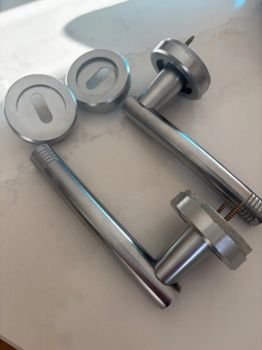 Chrome door handles - Image 1