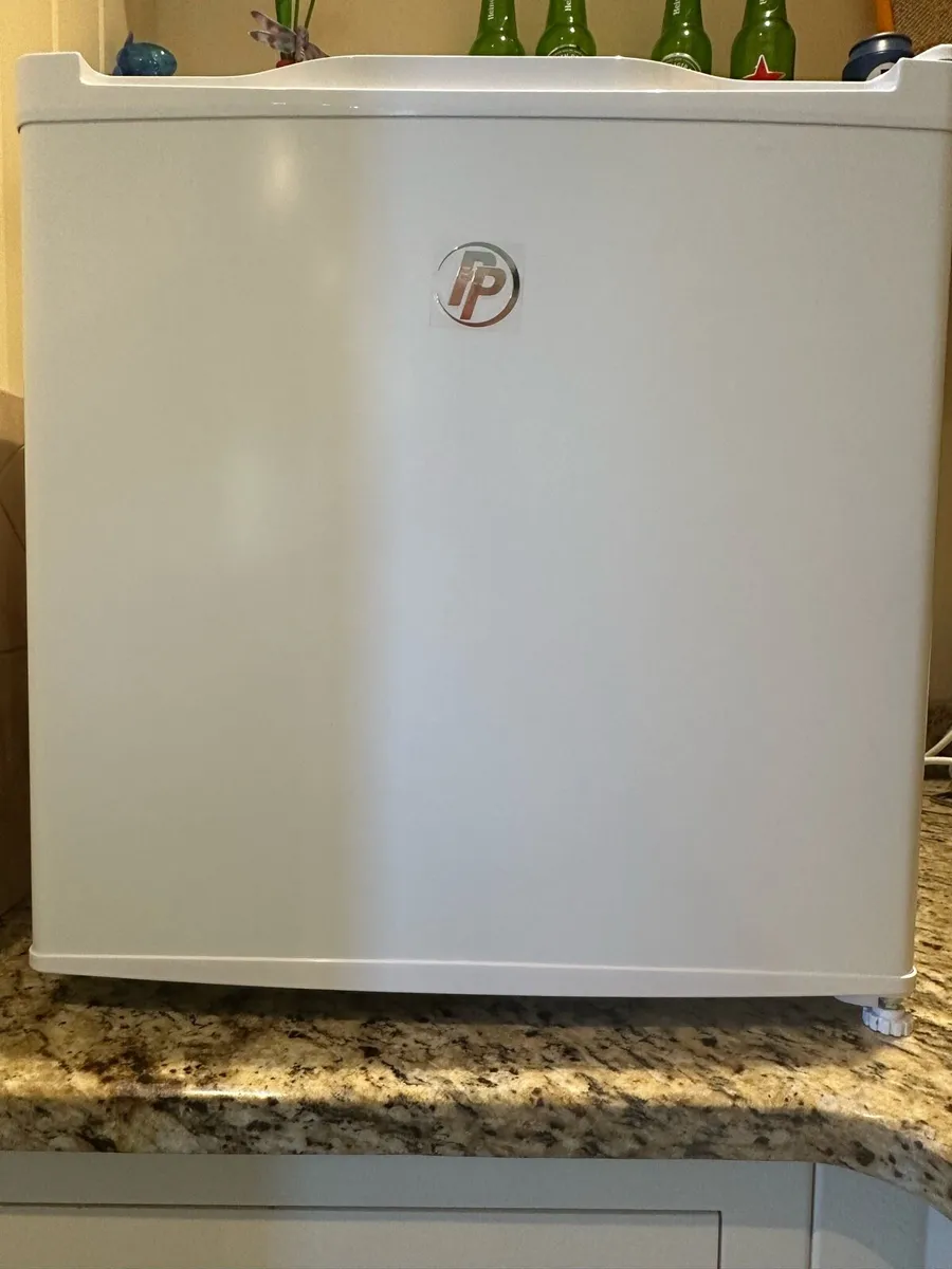 PowerPoint counter top fridge - Image 1