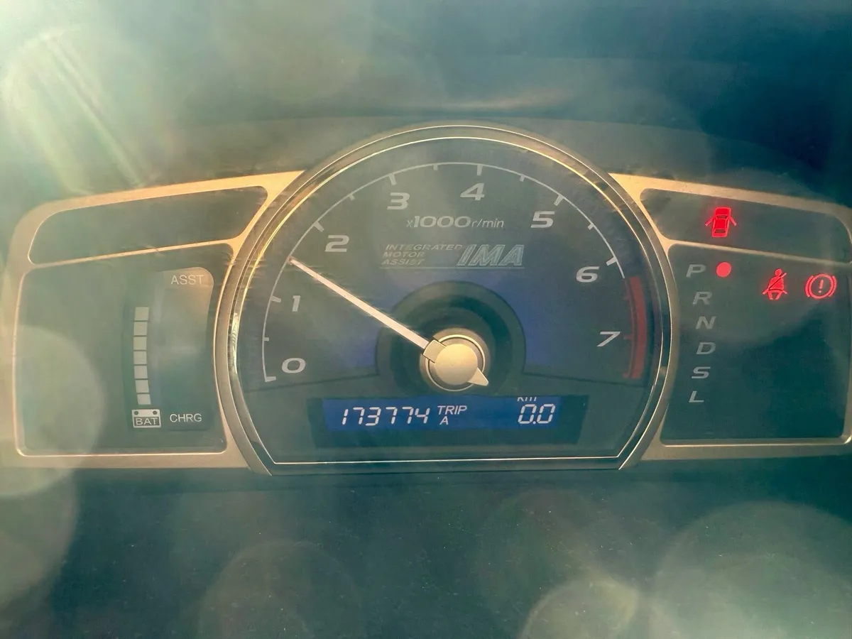 Honda Civic 1.3 Automatic Petrol Hybrid - Image 2