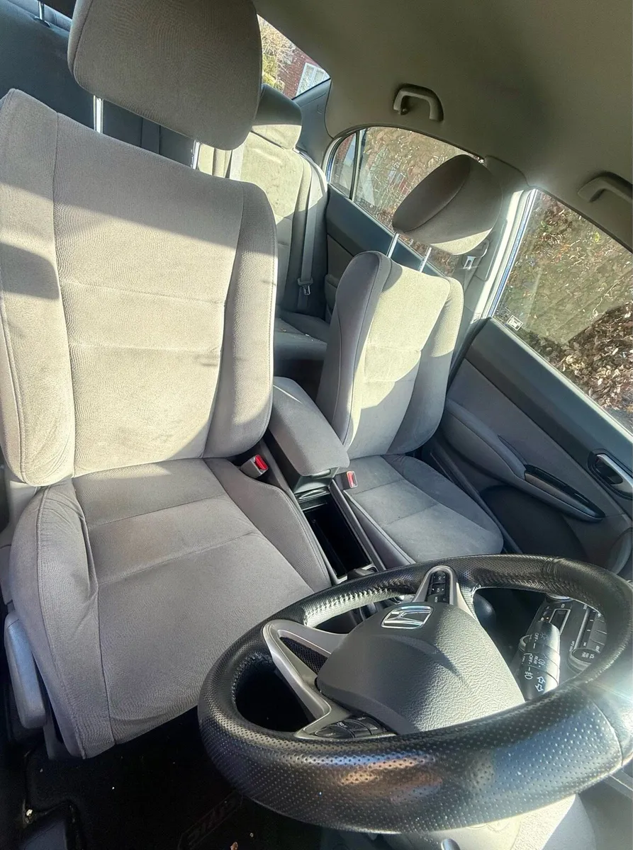 Honda Civic 1.3 Automatic Petrol Hybrid - Image 4