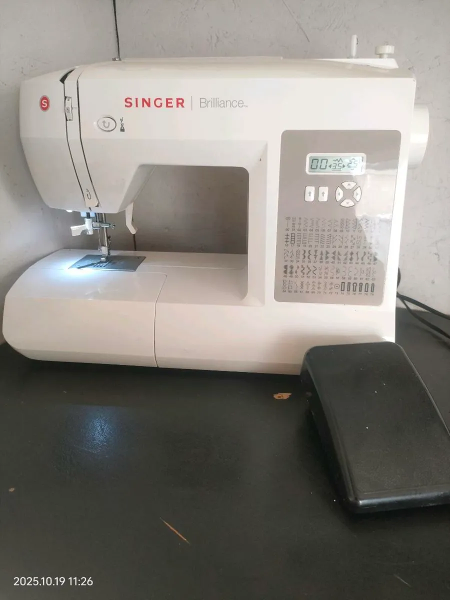Sewing machine - Image 2