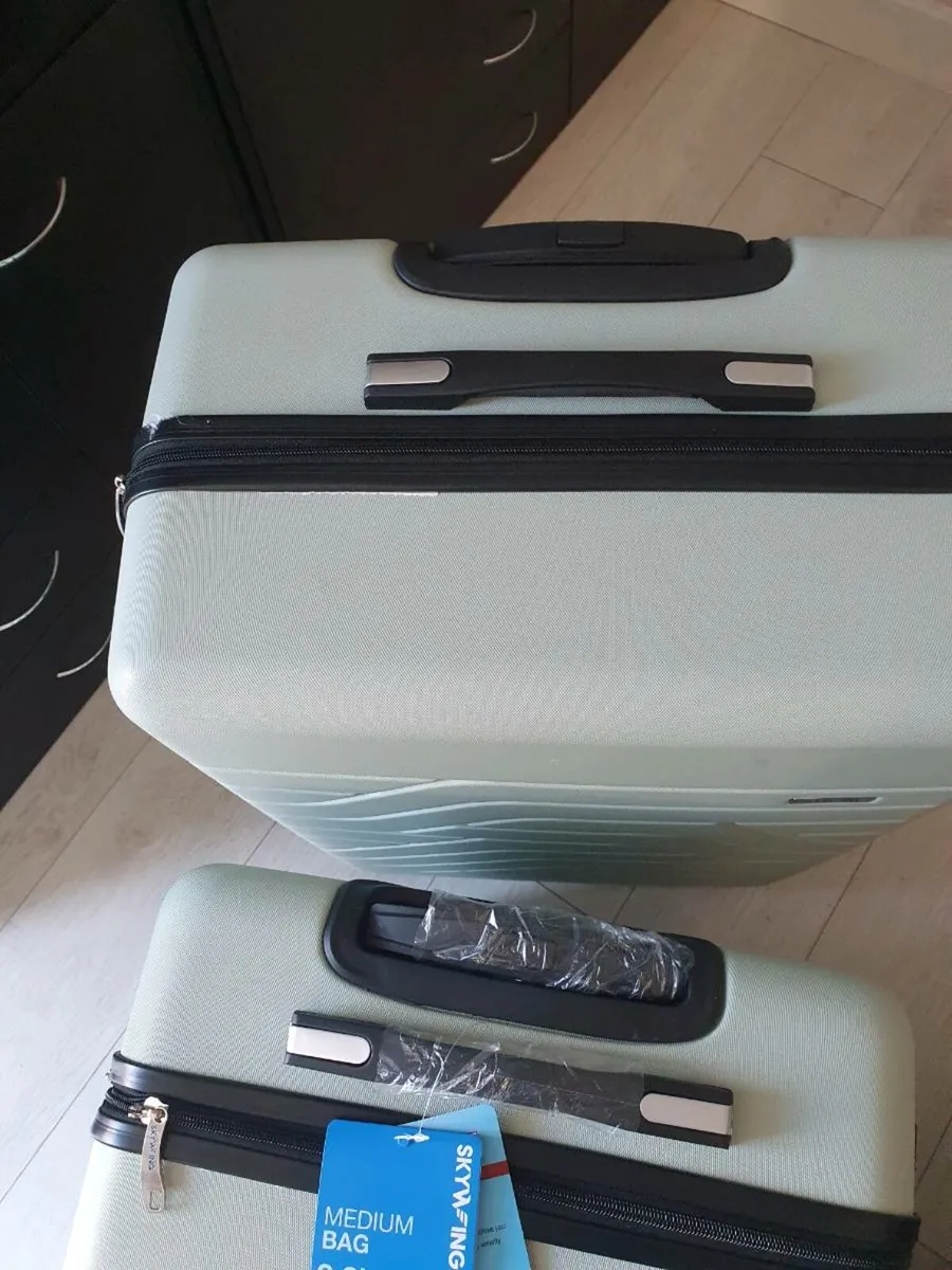 Suitcases  set of 3 pale green - Image 3