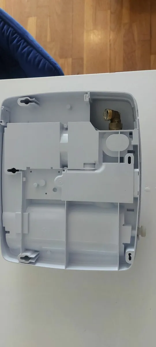 Triton T90sr shower - Image 4