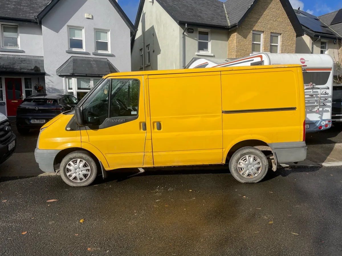 2010 Ford transit - Image 2