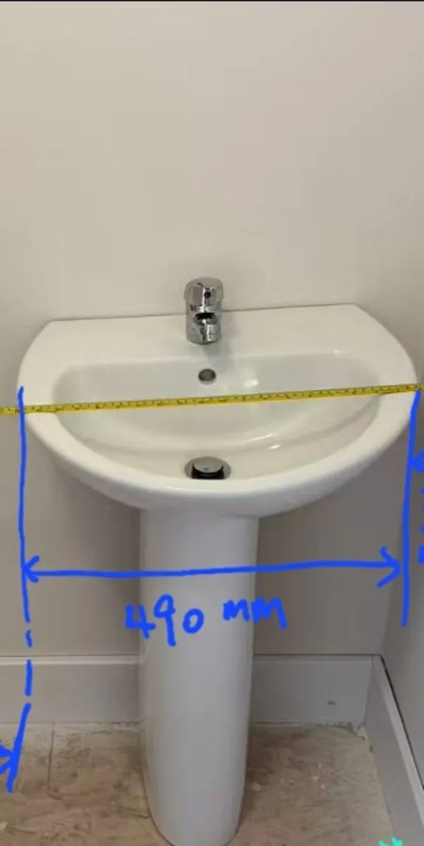 Bathroom Basin (tap included) and Heating - Image 1