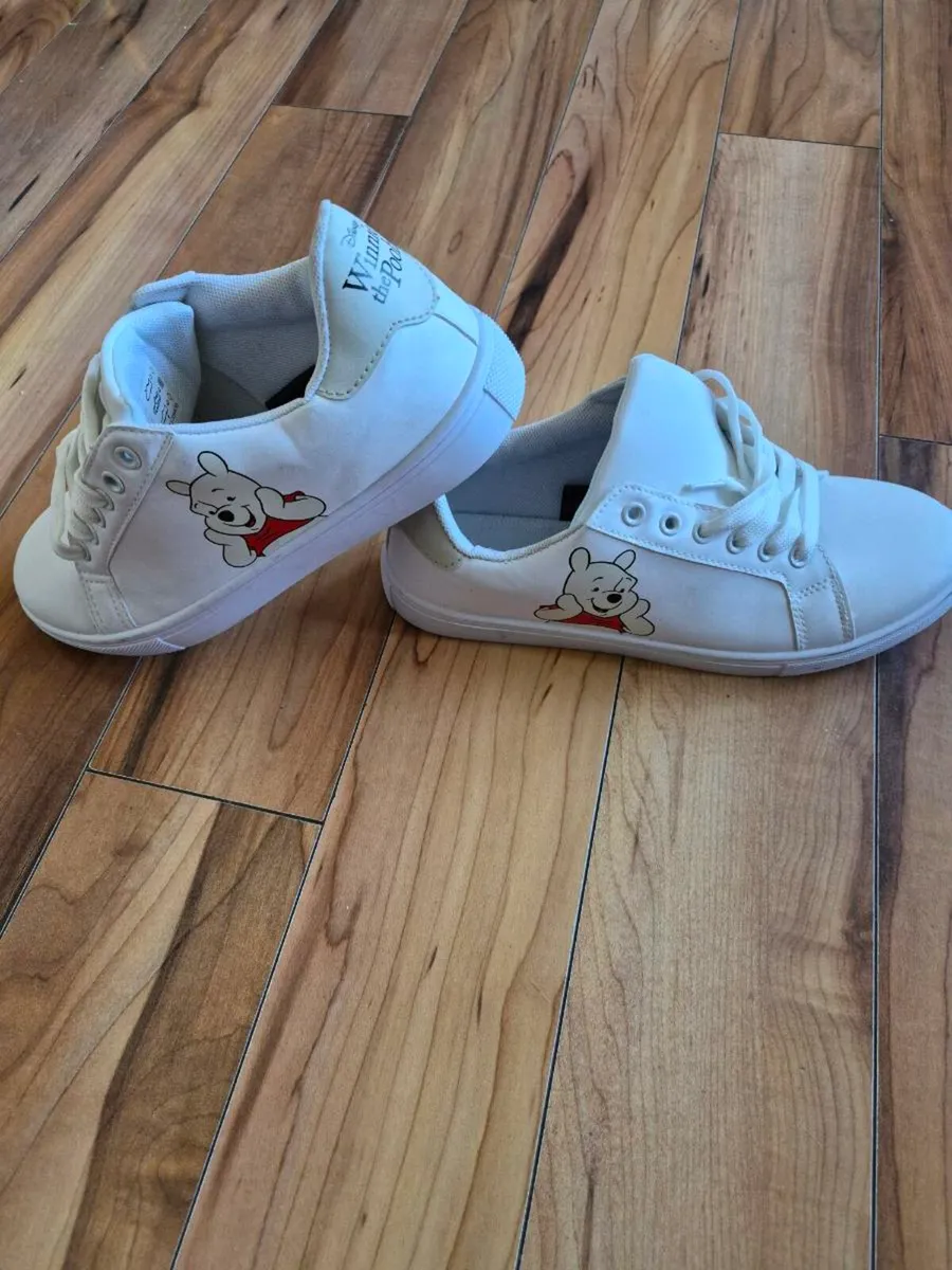 Ladies/ Girls sneakers - Image 1