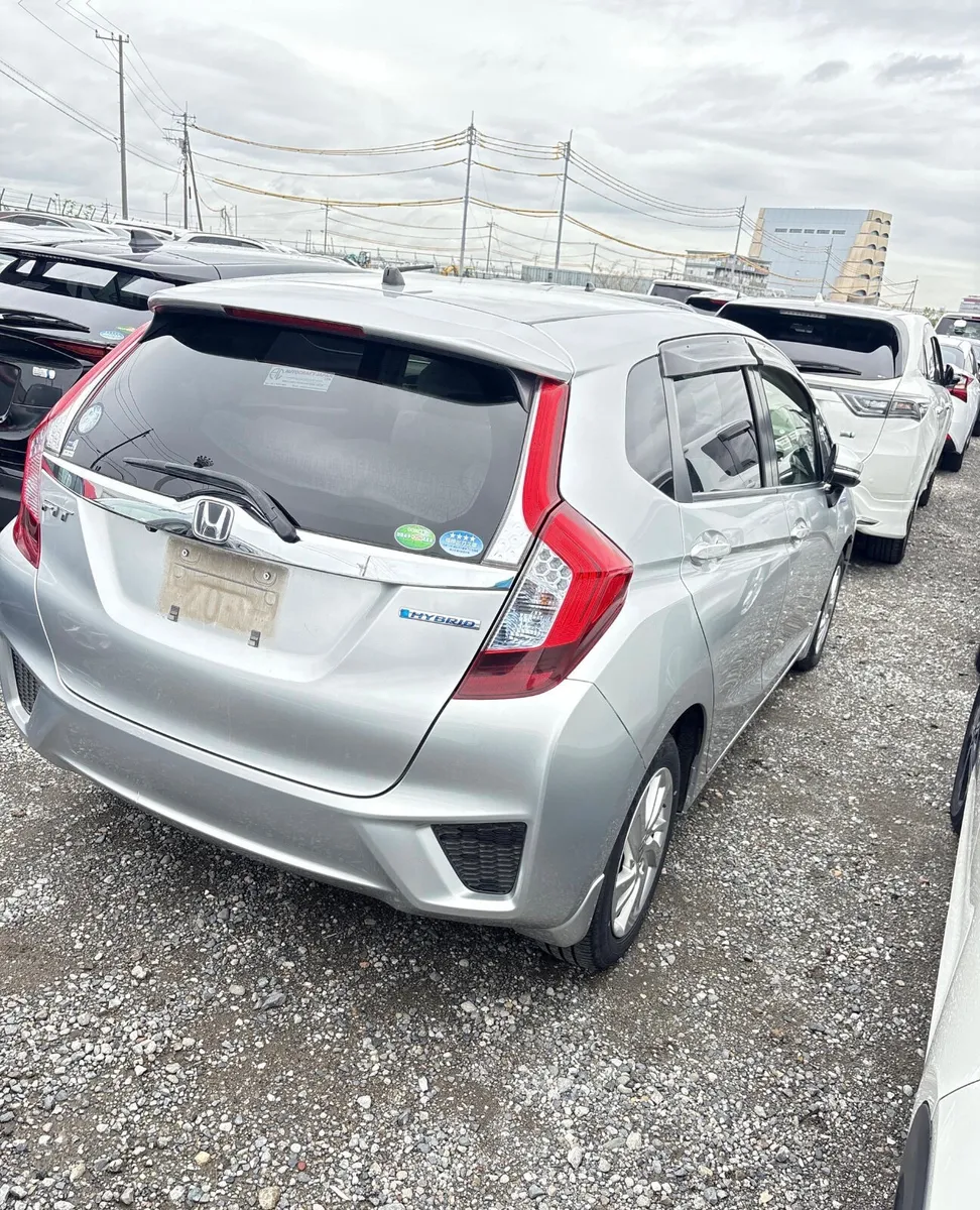 2015 Honda Fit 1.5 Hybrid LOW KMS - Image 4