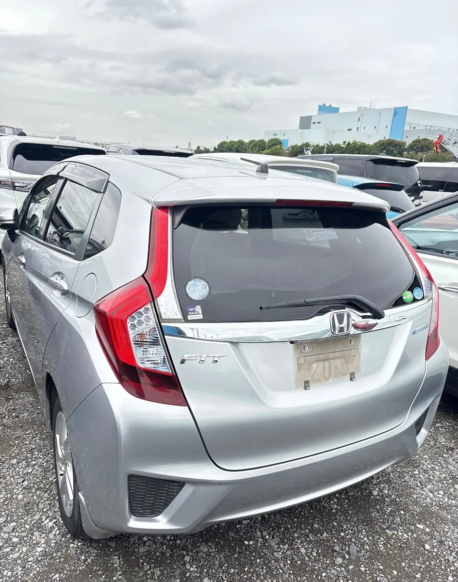 2015 Honda Fit 1.5 Hybrid LOW KMS - Image 3