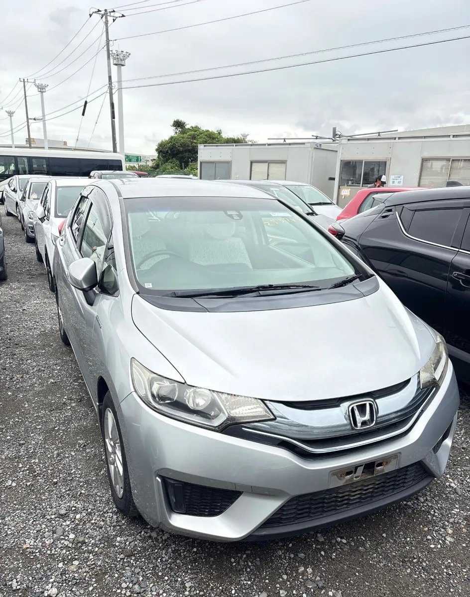 2015 Honda Fit 1.5 Hybrid LOW KMS - Image 2