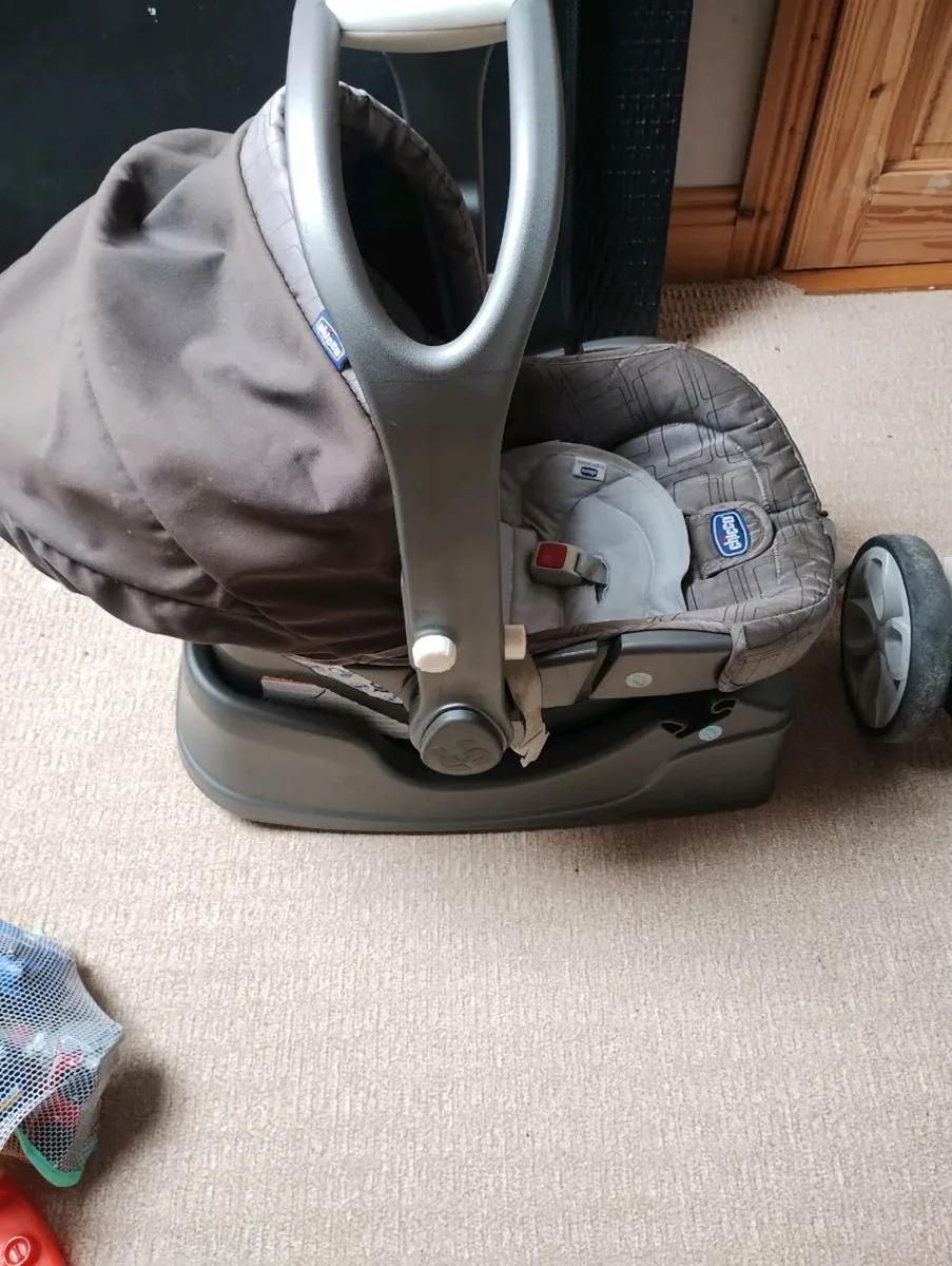 Chico Baby Travel System (Buggy,pram & car seat) - Image 4
