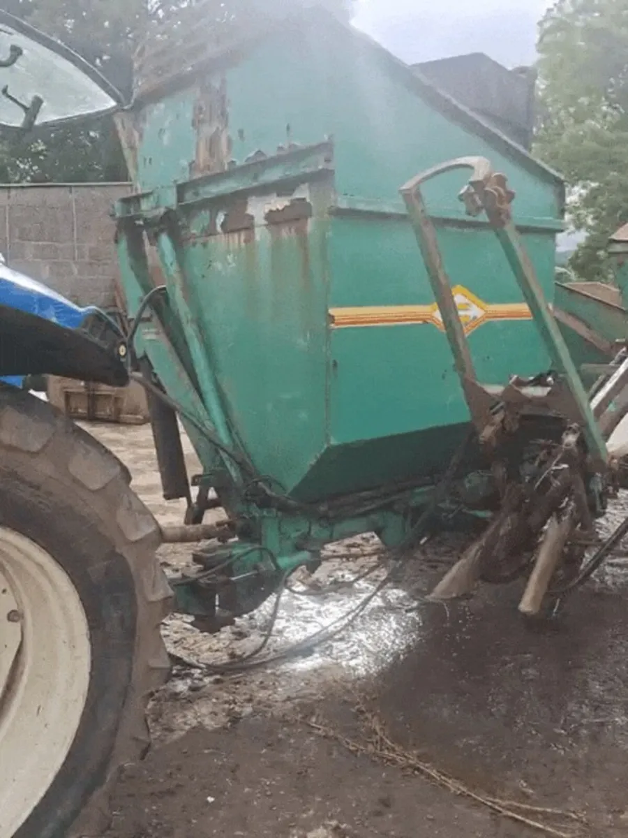 Armer Salmon Beet Harvester