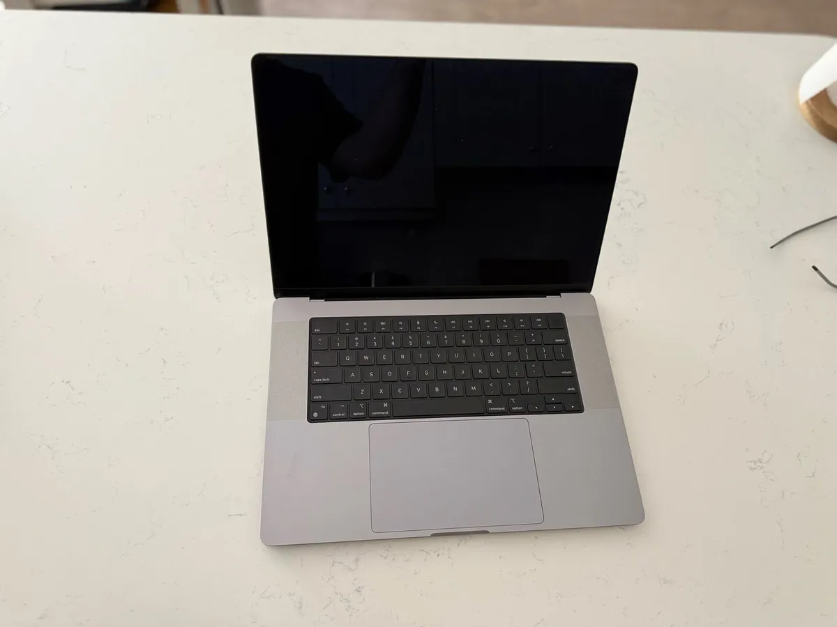 Apple MacBook Pro 16 m1 - Image 1