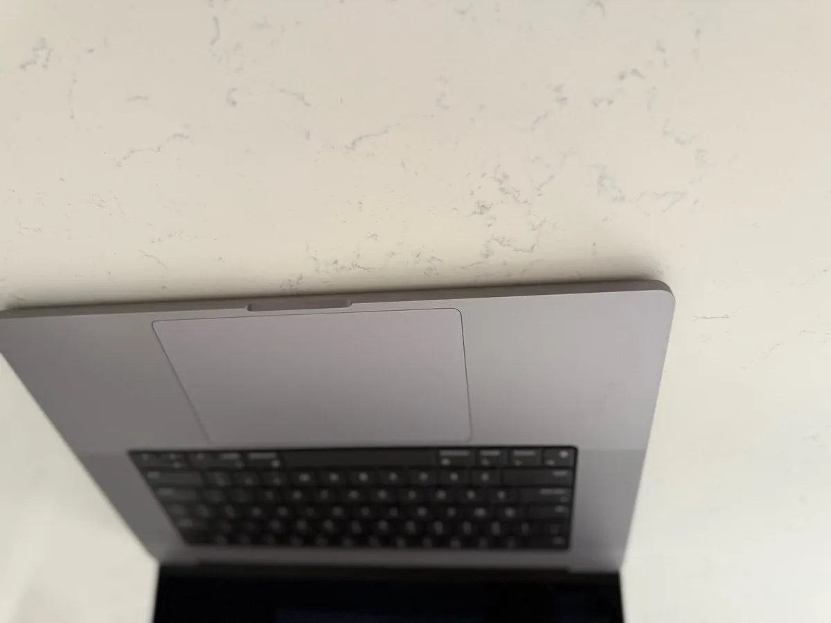 Apple MacBook Pro 16 m1 - Image 3