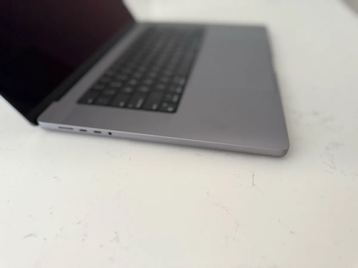 Apple MacBook Pro 16 m1 - Image 4