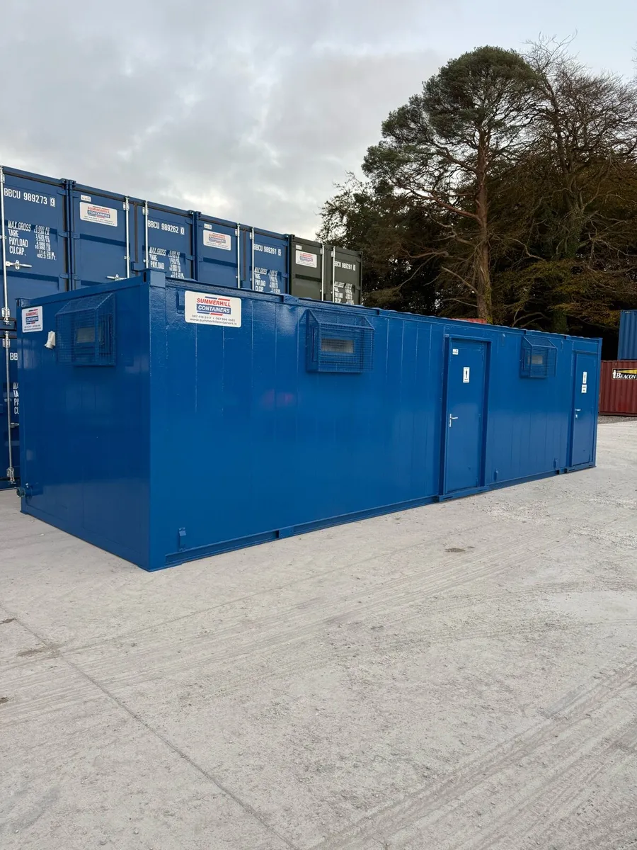 Large toilet block/ shower - Image 1