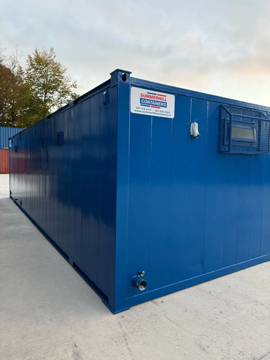 Large toilet block/ shower - Image 3