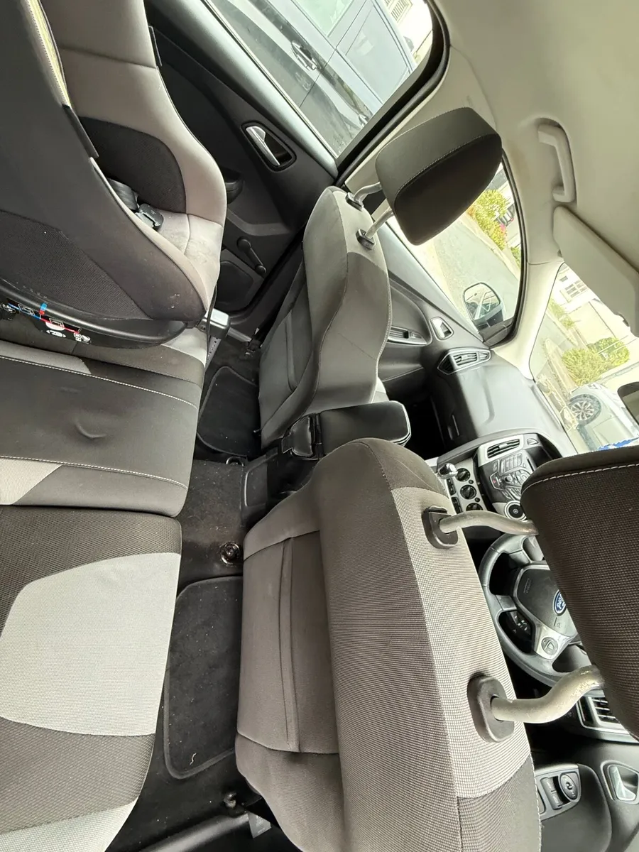 Ford Focus 2012 - Image 2
