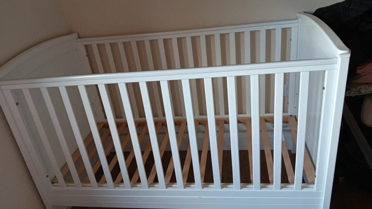 Cot bed - Image 1