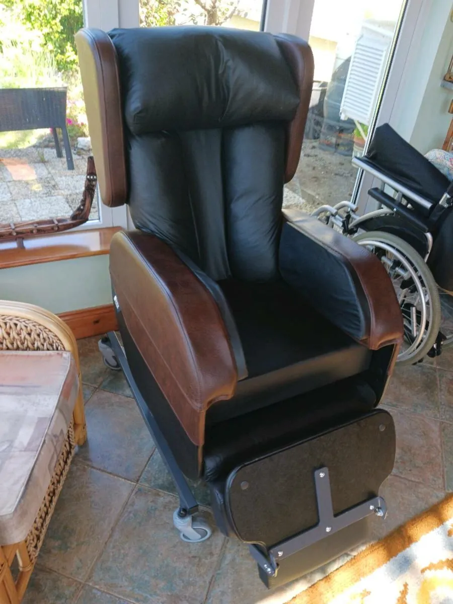 Serrento2 wheeled chair - Image 1