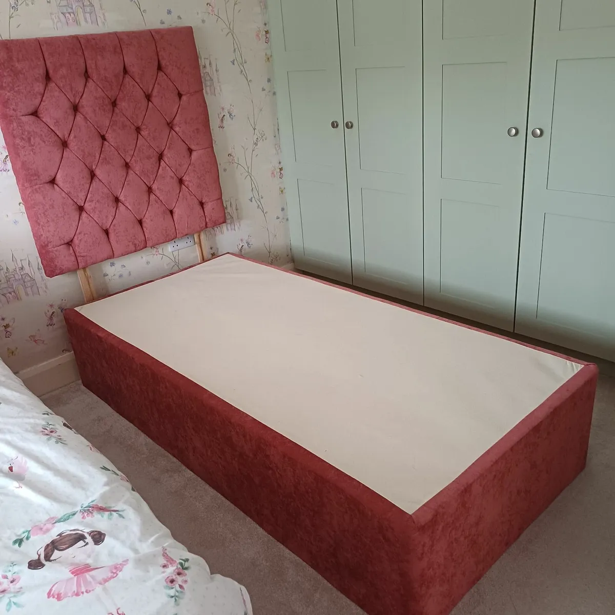 Single beds - Image 3