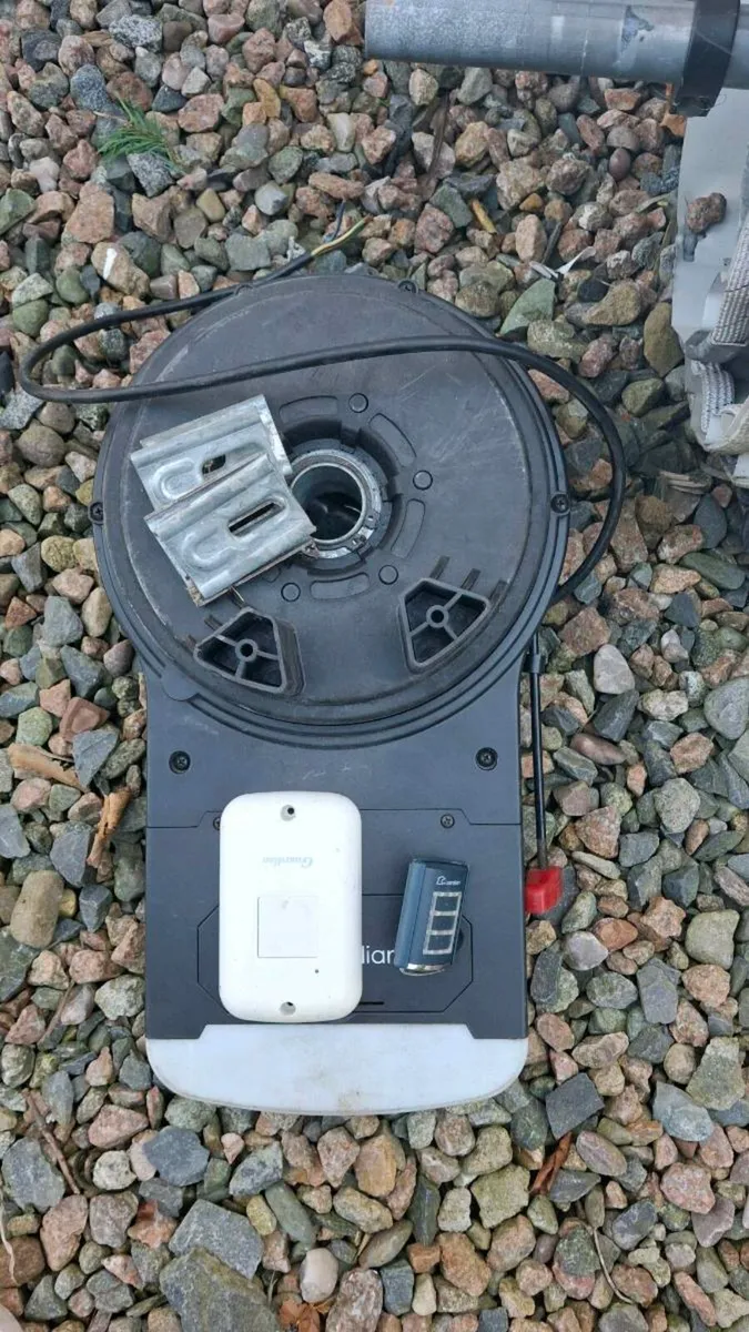 Gildroll electric garage door - Image 2