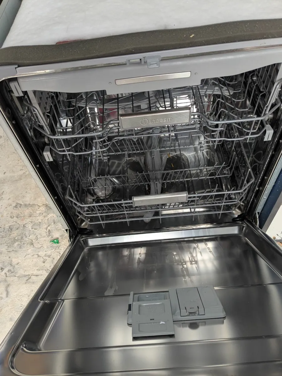 Indesit fully intergrated dishwasher - Image 1