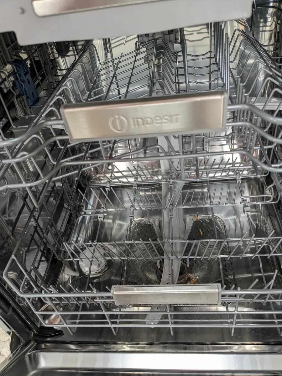 Indesit fully intergrated dishwasher - Image 2