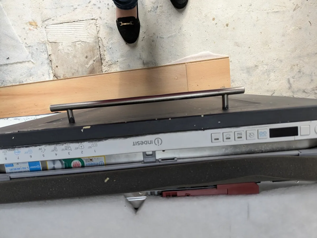 Indesit fully intergrated dishwasher - Image 3