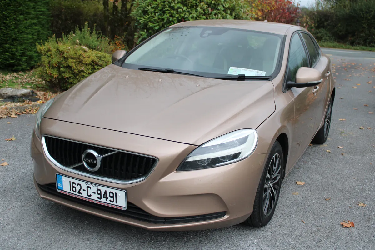 2016 (162) VOLVO V40 2.0 D2 120bhp. MOMENTUM 5dr. - Image 1