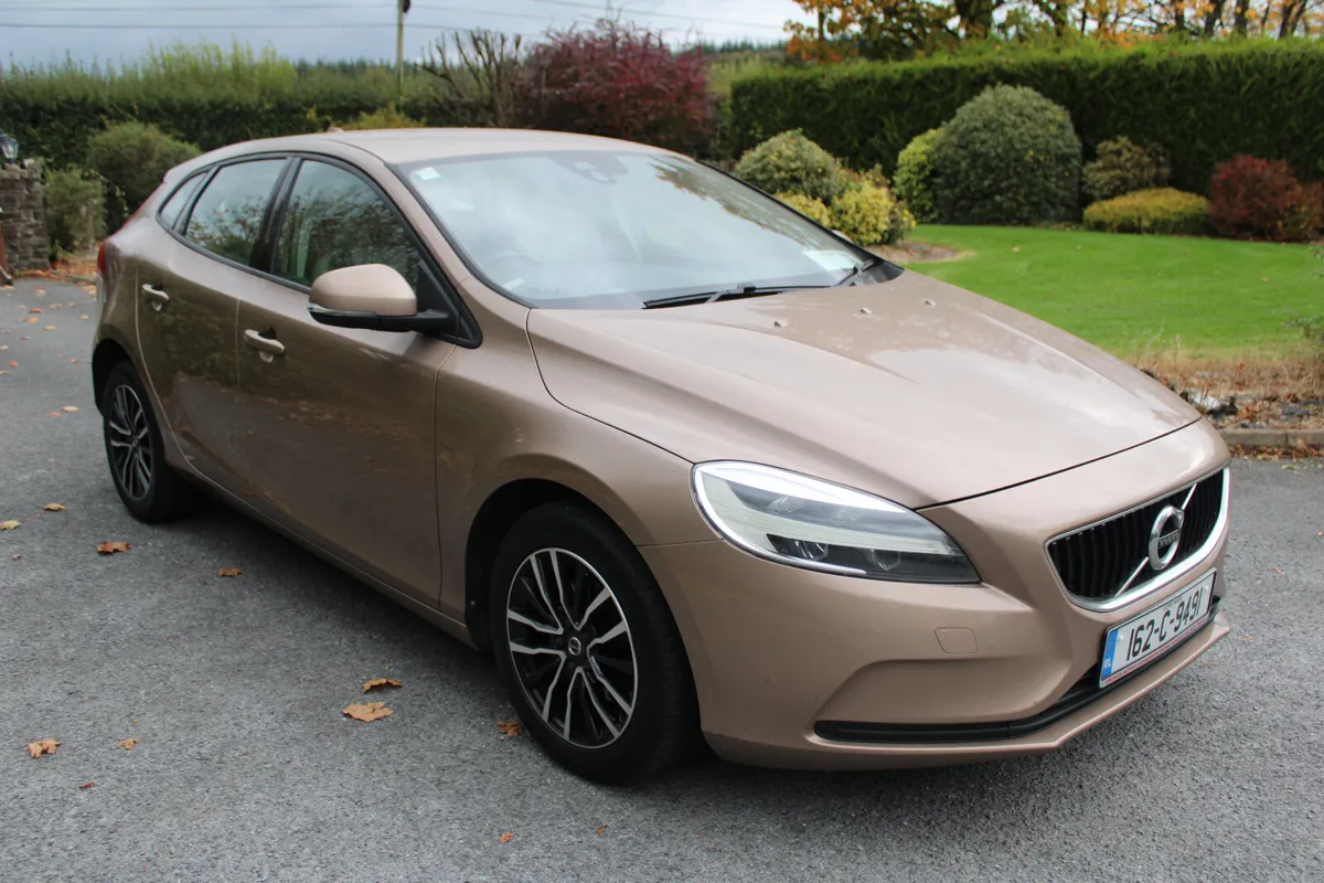 2016 (162) VOLVO V40 2.0 D2 120bhp. MOMENTUM 5dr. - Image 3