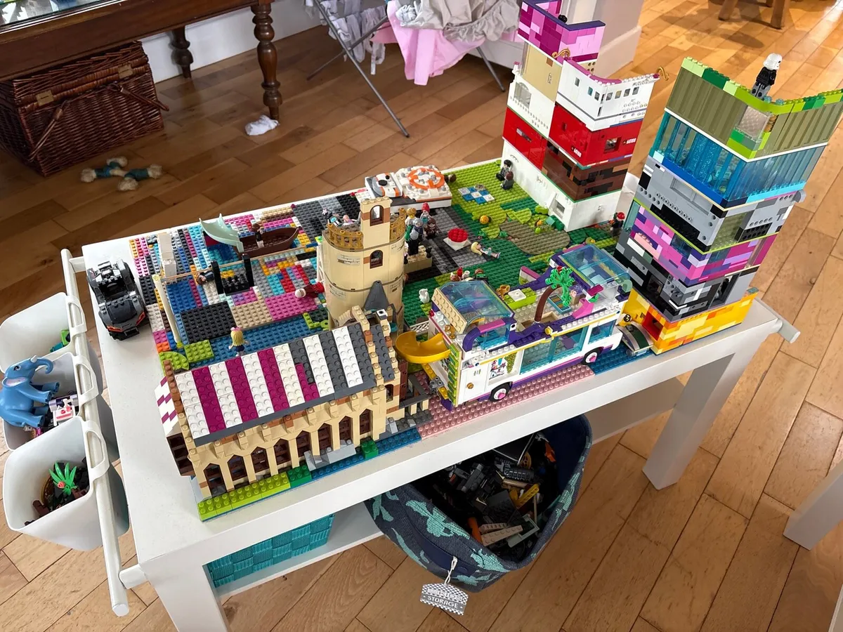 Lego table - Image 1