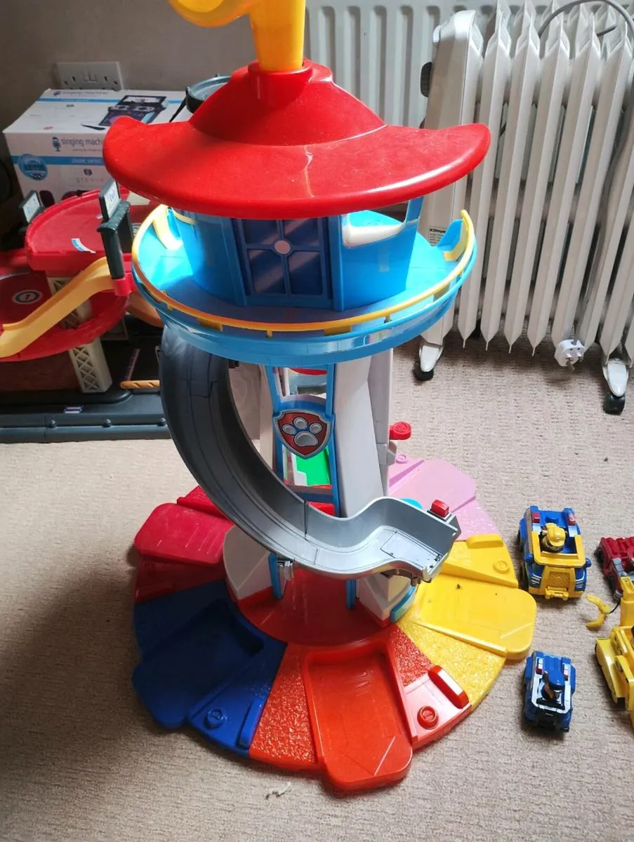 Paw Patrol Tower, Cars and Characters - Image 1