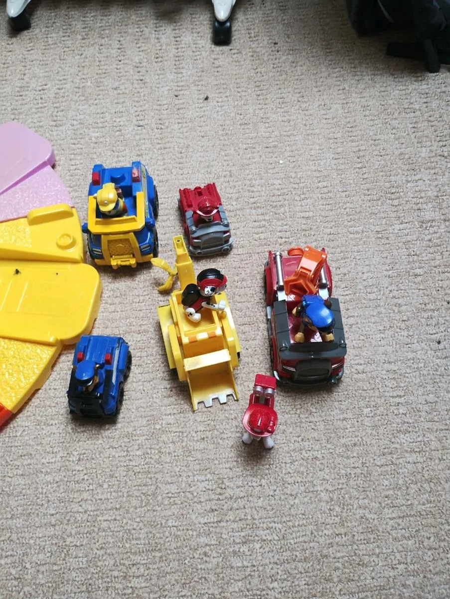 Paw Patrol Tower, Cars and Characters - Image 2