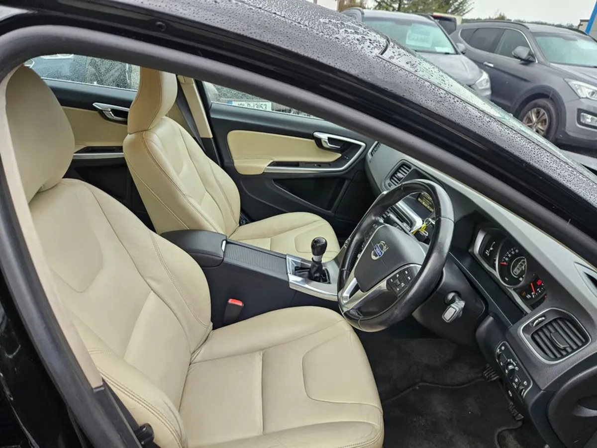 Volvo S60 D2 SE 4DR - Image 4