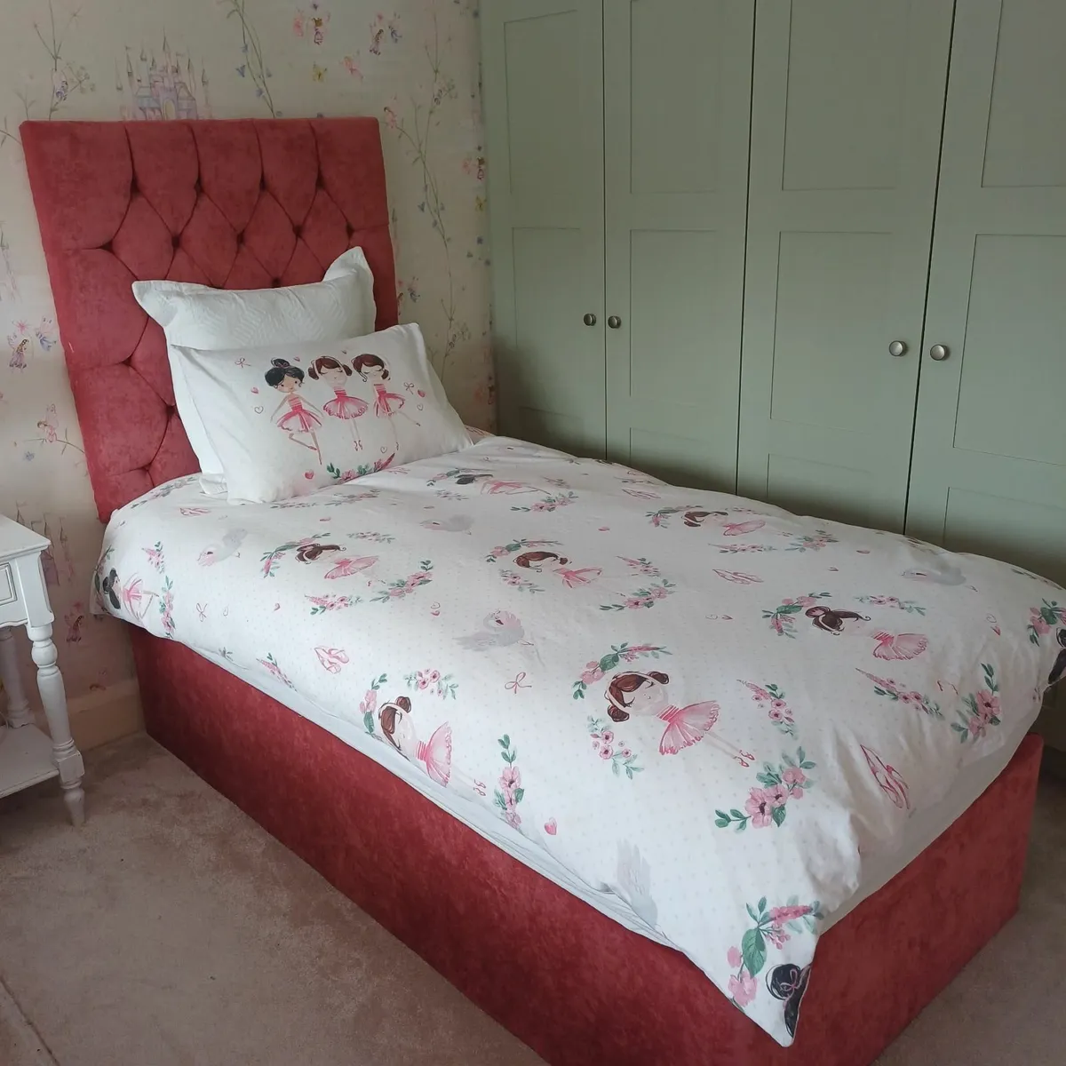 Single beds - Image 2