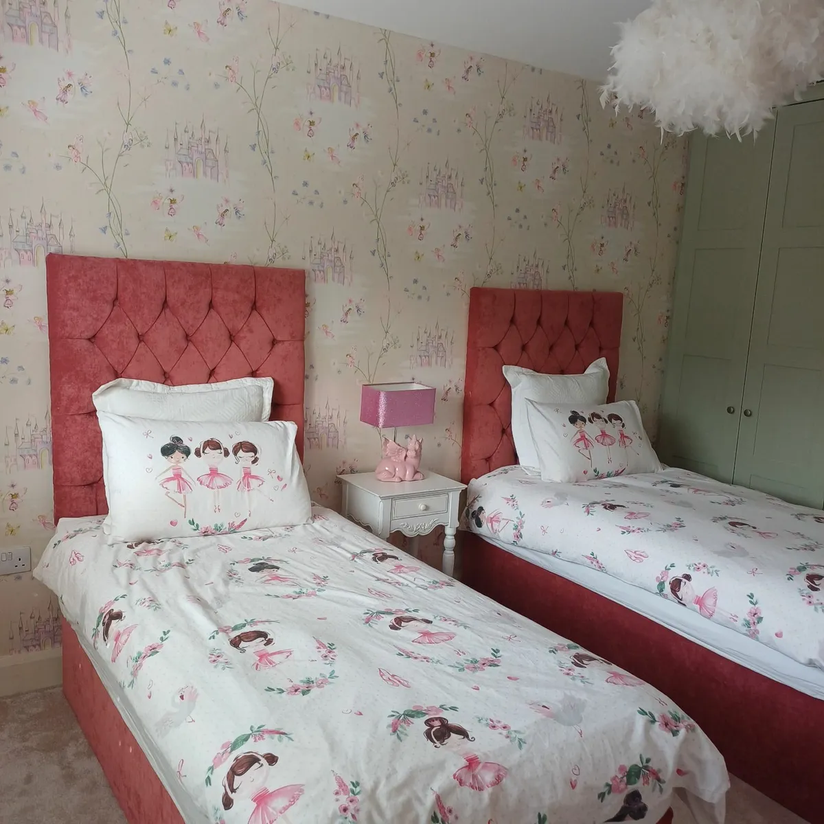 Single beds - Image 1