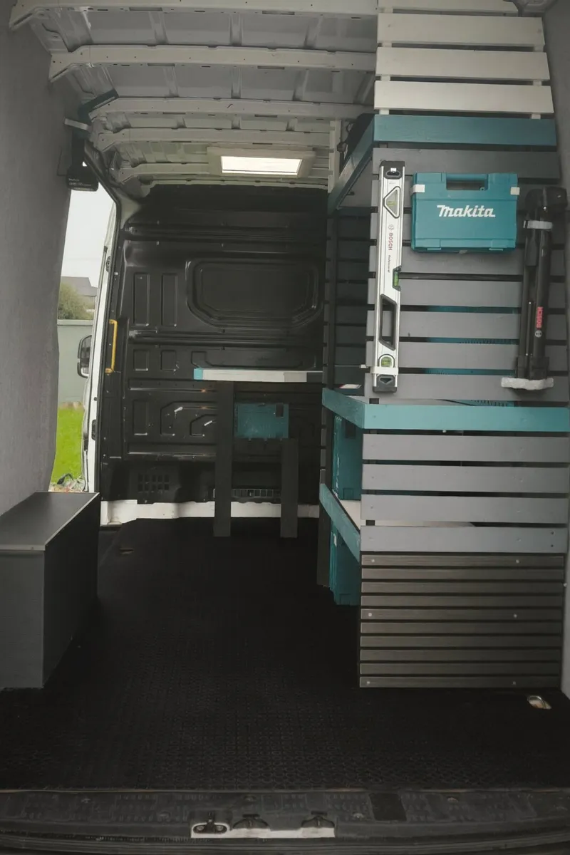 Volkswagen Crafter MWB. Mobile workshop + skylight - Image 2