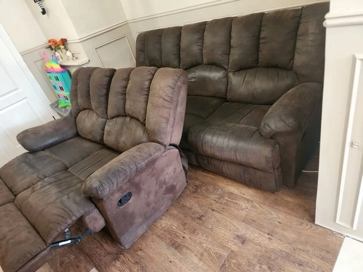 3+2 recliner sofa - Image 2