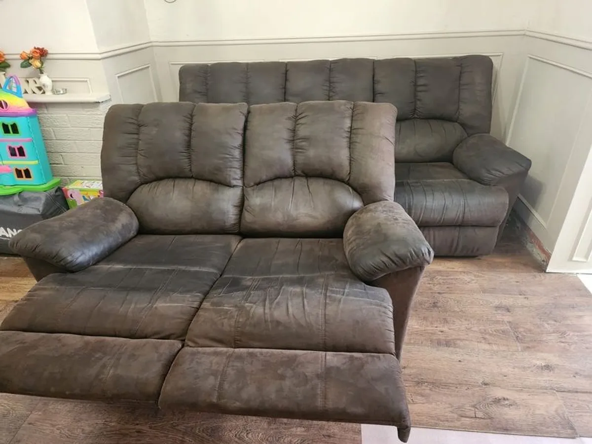 3+2 recliner sofa - Image 4
