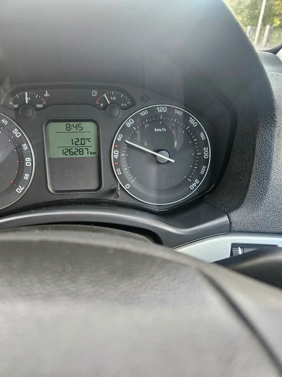 Skoda octavia manual petrol - Image 2